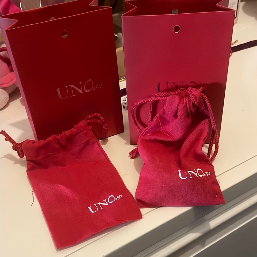 UNO Red Gift Bag Set